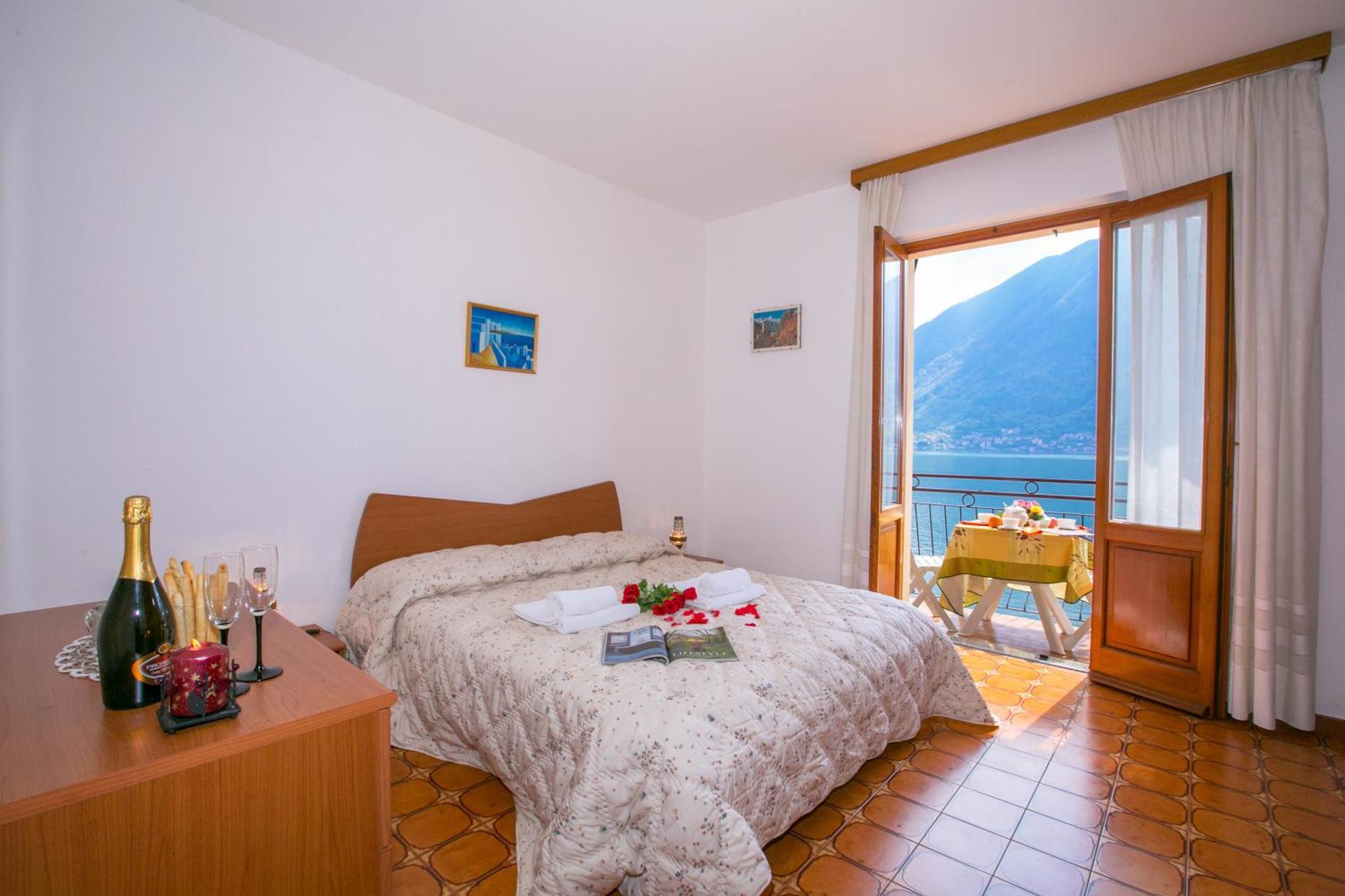 Bella Lake View Colonno Екстериор снимка