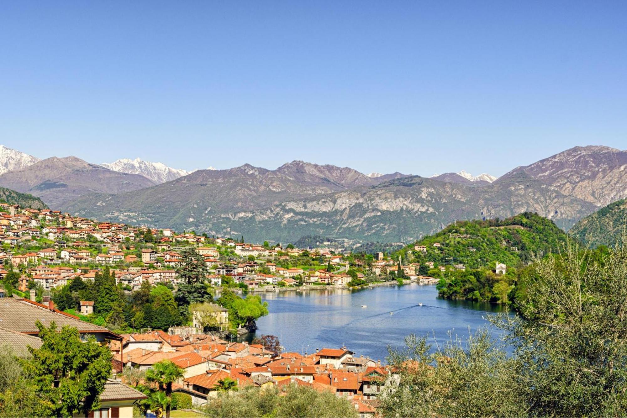 Bella Lake View Colonno Екстериор снимка